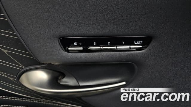 Lexus LS500 2022 — Photo 35/43