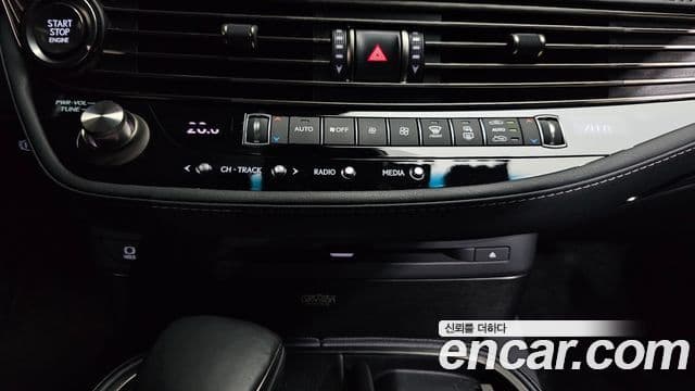 Lexus LS500 2022 — Photo 39/43
