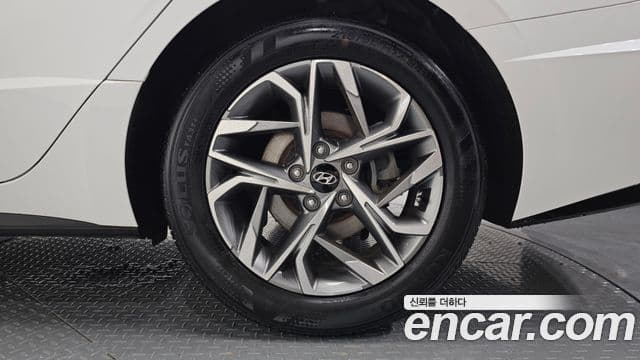 Hyundai Sonata Hybrid 2022 — Photo 7/33
