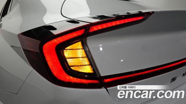 Hyundai Sonata Hybrid 2022 — Photo 30/33