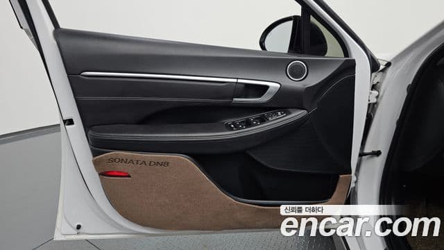Hyundai Sonata Hybrid 2022 — Photo 2/33