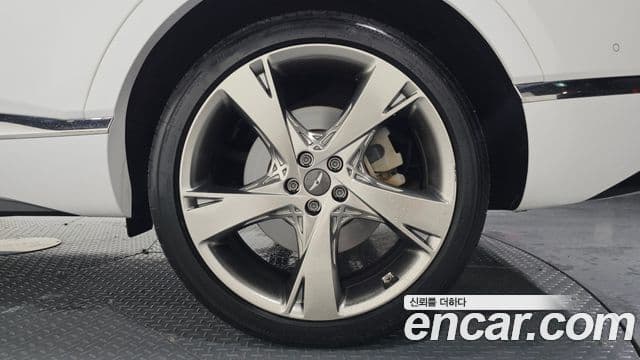 Genesis GV80 2020 — Photo 14/37