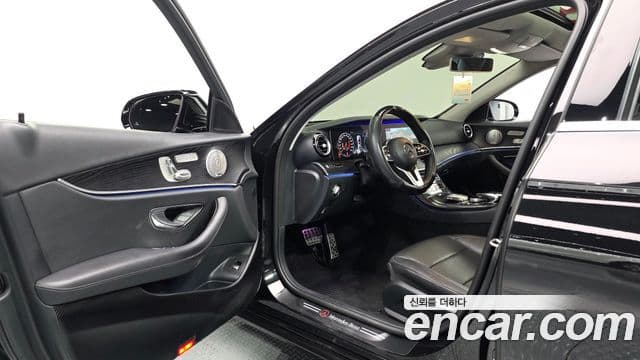 Mercedes-Benz E-Class 2020 — Фото 10/20
