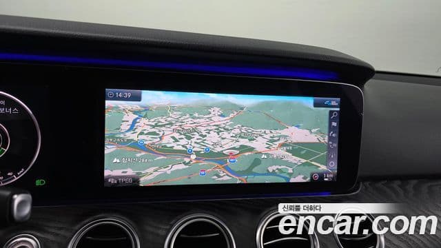 Mercedes-Benz E-Class 2020 — Фото 14/20