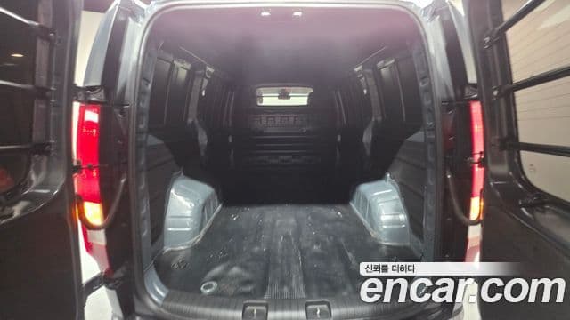 Hyundai Staria 2023 — Şəkil 16/20
