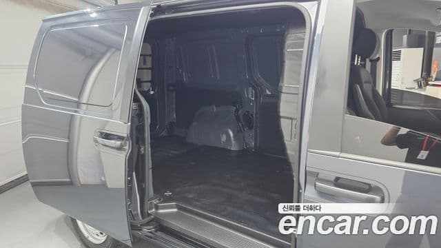 Hyundai Staria 2023 — фото 20 из 20