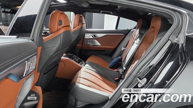 BMW 8 Series 2022 — Şəkil 12/20