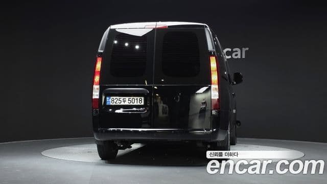 Hyundai Staria 2022 — Фото 4/20