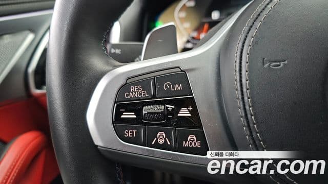 BMW 8 Series 2022 — фото 15 из 20