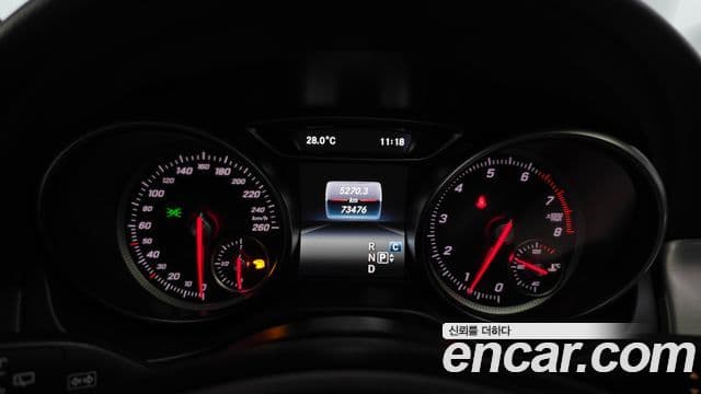 Mercedes-Benz GLA-Class 2018 — ფოტო 8/20