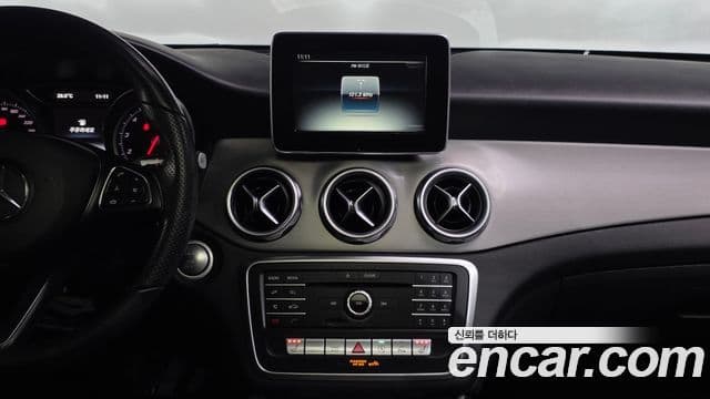 Mercedes-Benz GLA-Class 2018 — ფოტო 12/20