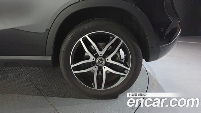 Mercedes-Benz GLA-Class 2018 — Şəkil 11/32