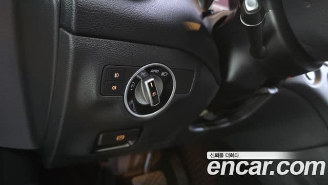 Mercedes-Benz GLA-Class 2018 — Şəkil 32/32