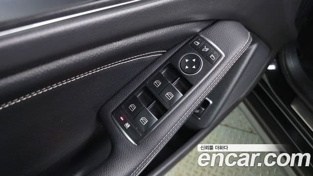 Mercedes-Benz GLA-Class 2018 — Şəkil 3/32