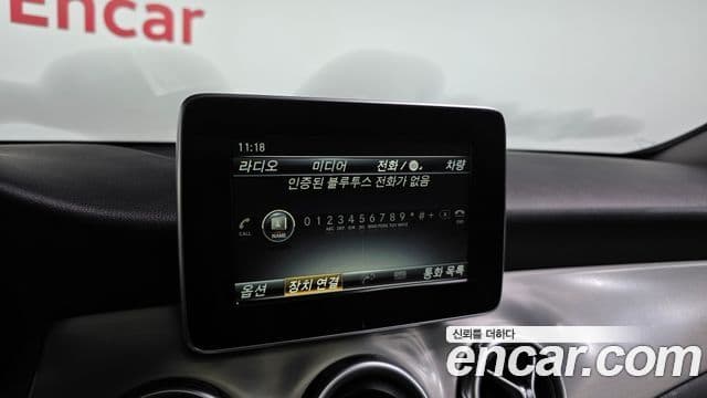 Mercedes-Benz GLA-Class 2018 — Şəkil 24/32