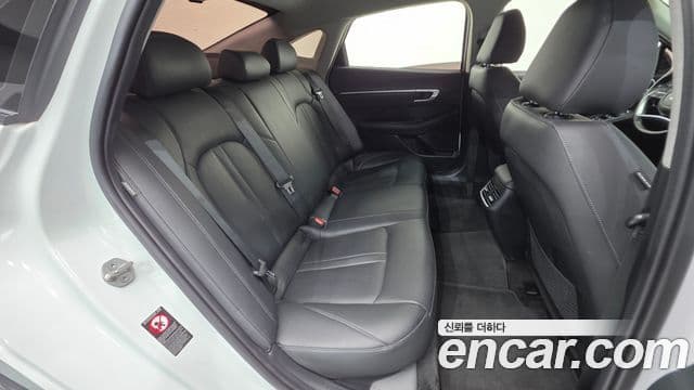 Hyundai Sonata 2022 — ფოტო 19/20