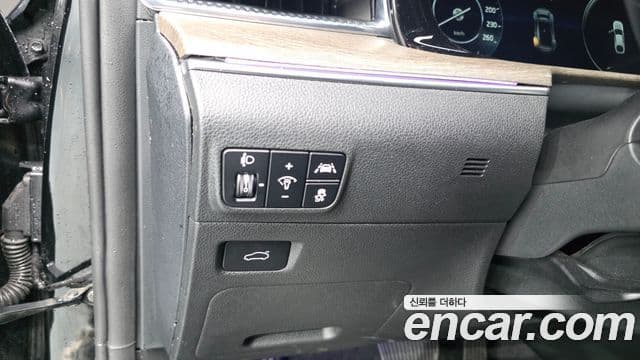 Kia K5 2021 — ფოტო 18/20