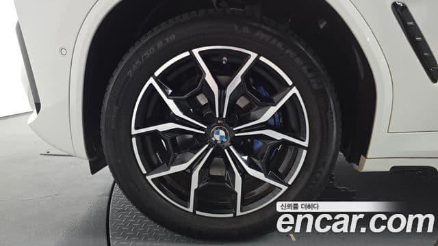 BMW X4 2023 — ფოტო 5/20