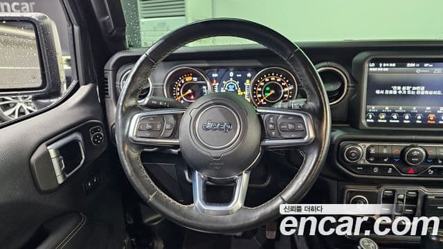 Jeep Wrangler 2020 — фото 13 из 20