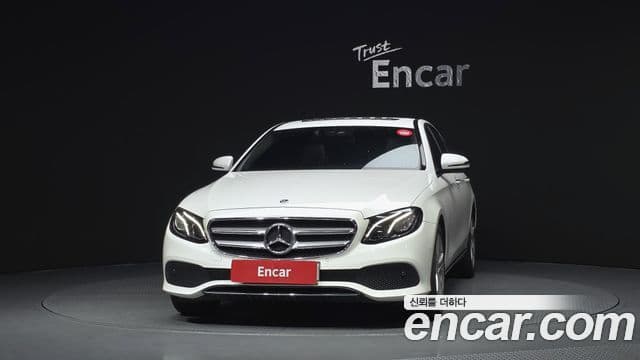 Mercedes-Benz E-Class 2018 — ფოტო 3/20