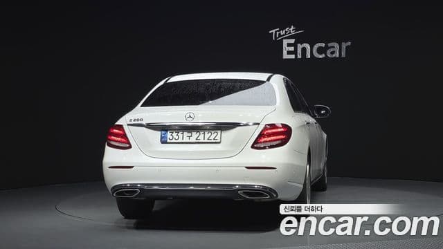 Mercedes-Benz E-Class 2018 — ფოტო 4/20