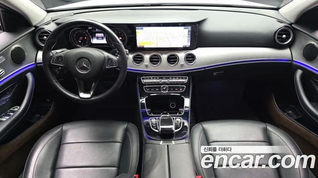 Mercedes-Benz E-Class 2018 — ფოტო 7/20