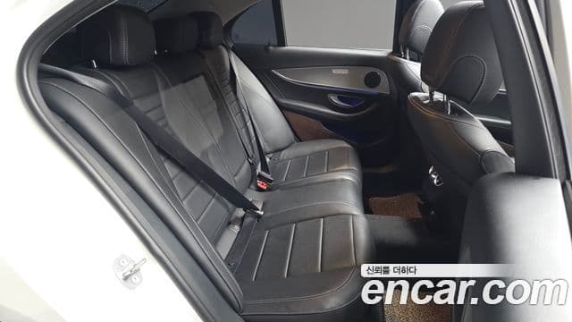 Mercedes-Benz E-Class 2018 — ფოტო 11/20