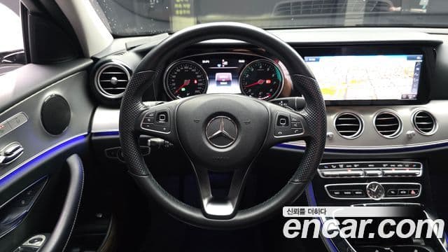 Mercedes-Benz E-Class 2018 — ფოტო 13/20