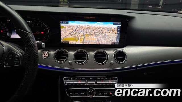Mercedes-Benz E-Class 2018 — ფოტო 14/20
