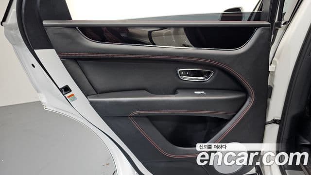 Bentley Bentayga 2024 — Photo 4/35