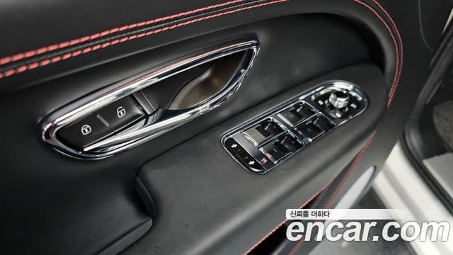 Bentley Bentayga 2024 — Photo 17/35