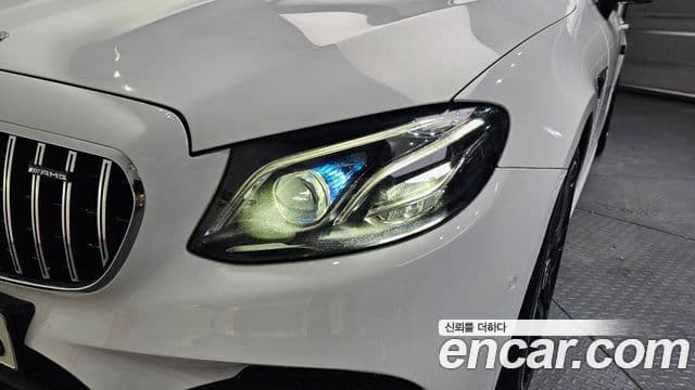 Mercedes-Benz E-Class 2019 — Photo 28/30