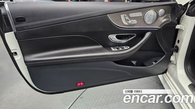 Mercedes-Benz E-Class 2019 — Photo 1/30