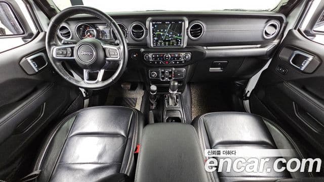 Jeep Wrangler 2021 — ფოტო 7/20