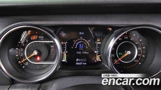 Jeep Wrangler 2021 — ფოტო 8/20