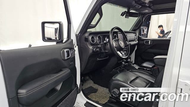 Jeep Wrangler 2021 — ფოტო 10/20