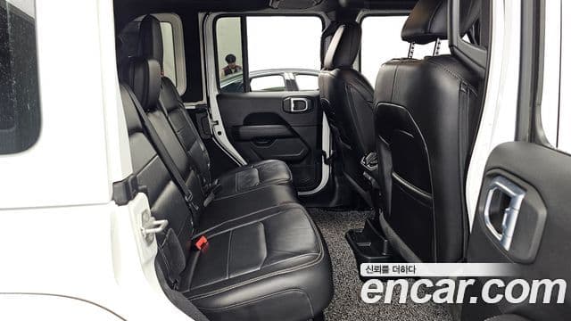 Jeep Wrangler 2021 — фото 12 из 20