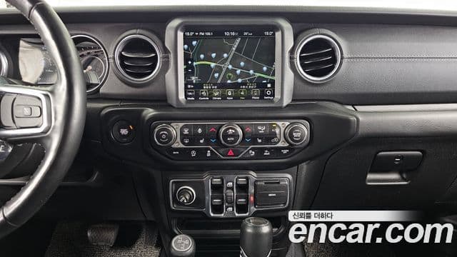 Jeep Wrangler 2021 — фото 15 из 20