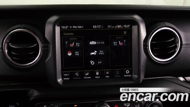 Jeep Wrangler 2021 — ფოტო 18/20