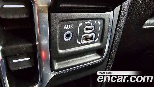 Jeep Wrangler 2021 — ფოტო 17/33