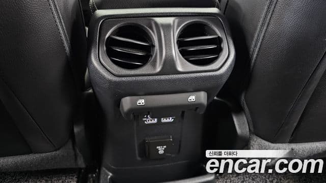 Jeep Wrangler 2021 — ფოტო 26/33