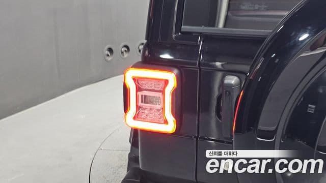 Jeep Wrangler 2019 — Photo 28/33