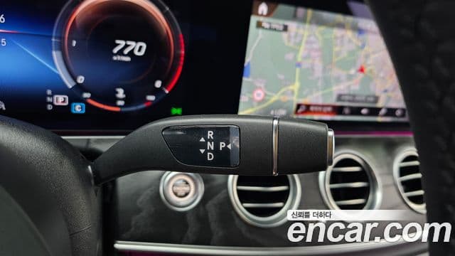 Mercedes-Benz E-Class 2021 — ფოტო 7/20
