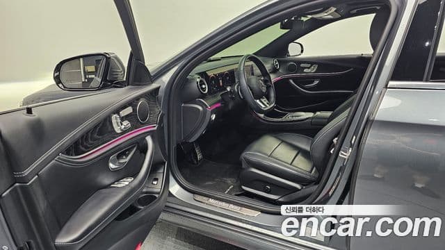 Mercedes-Benz E-Class 2021 — ფოტო 8/20