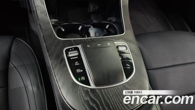 Mercedes-Benz E-Class 2021 — ფოტო 17/20