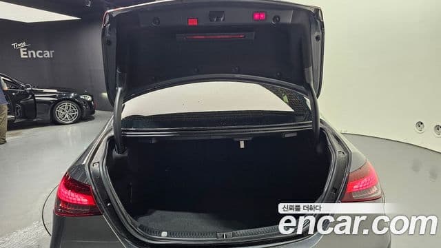Mercedes-Benz E-Class 2021 — ფოტო 20/20