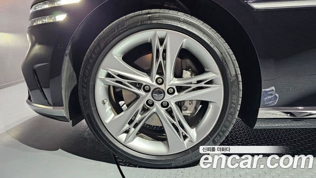 Genesis G90 2022 — Şəkil 29/33