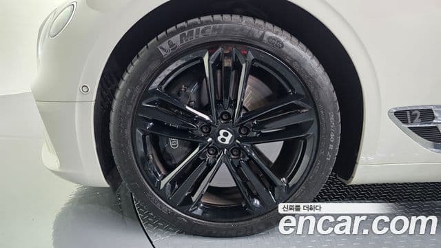 Bentley Continental GT 2019 — Photo 29/34