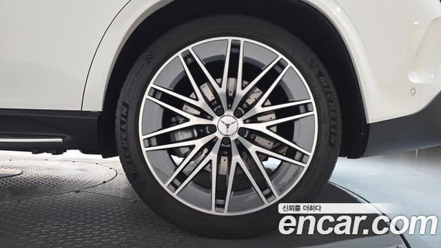 Mercedes-Benz GLE-Class 2025 — Photo 15/37