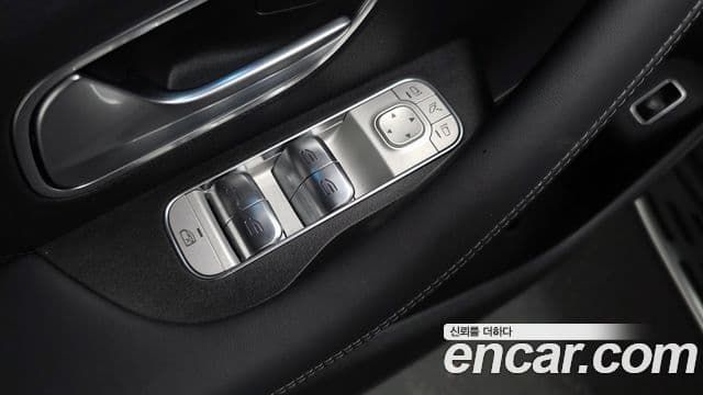 Mercedes-Benz GLE-Class 2025 — Photo 23/37